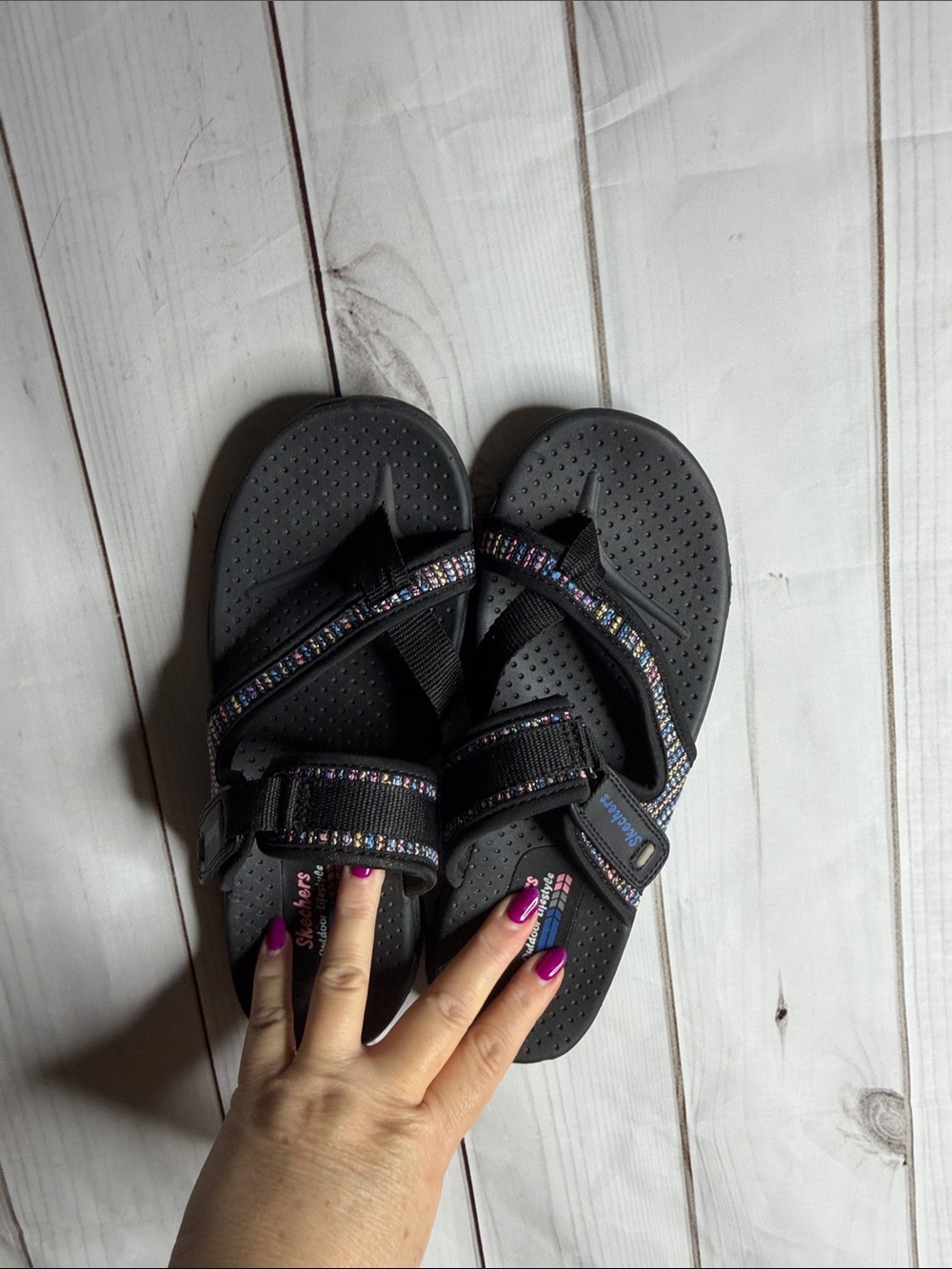 Womens Skechers Black Sport Sandals with Iridescent Accent Straps sz8